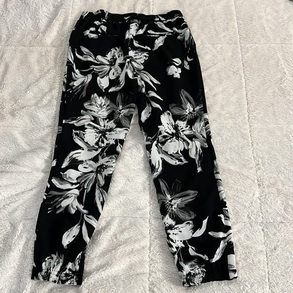 Floral pants - medium - Picture 4 of 7